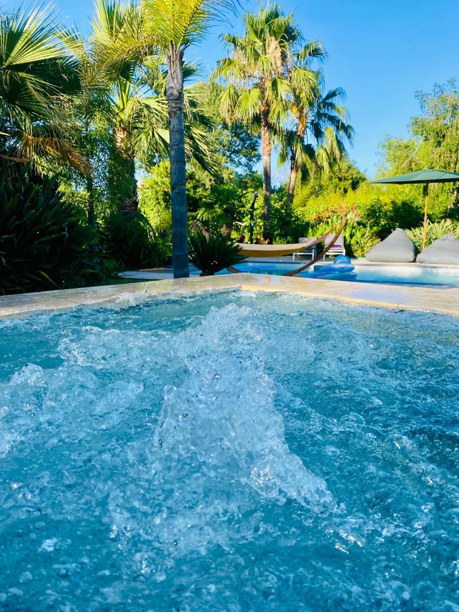 Le Cocoon Lodge Du Gapeau & Massage Solliès-Pont Εξωτερικό φωτογραφία
