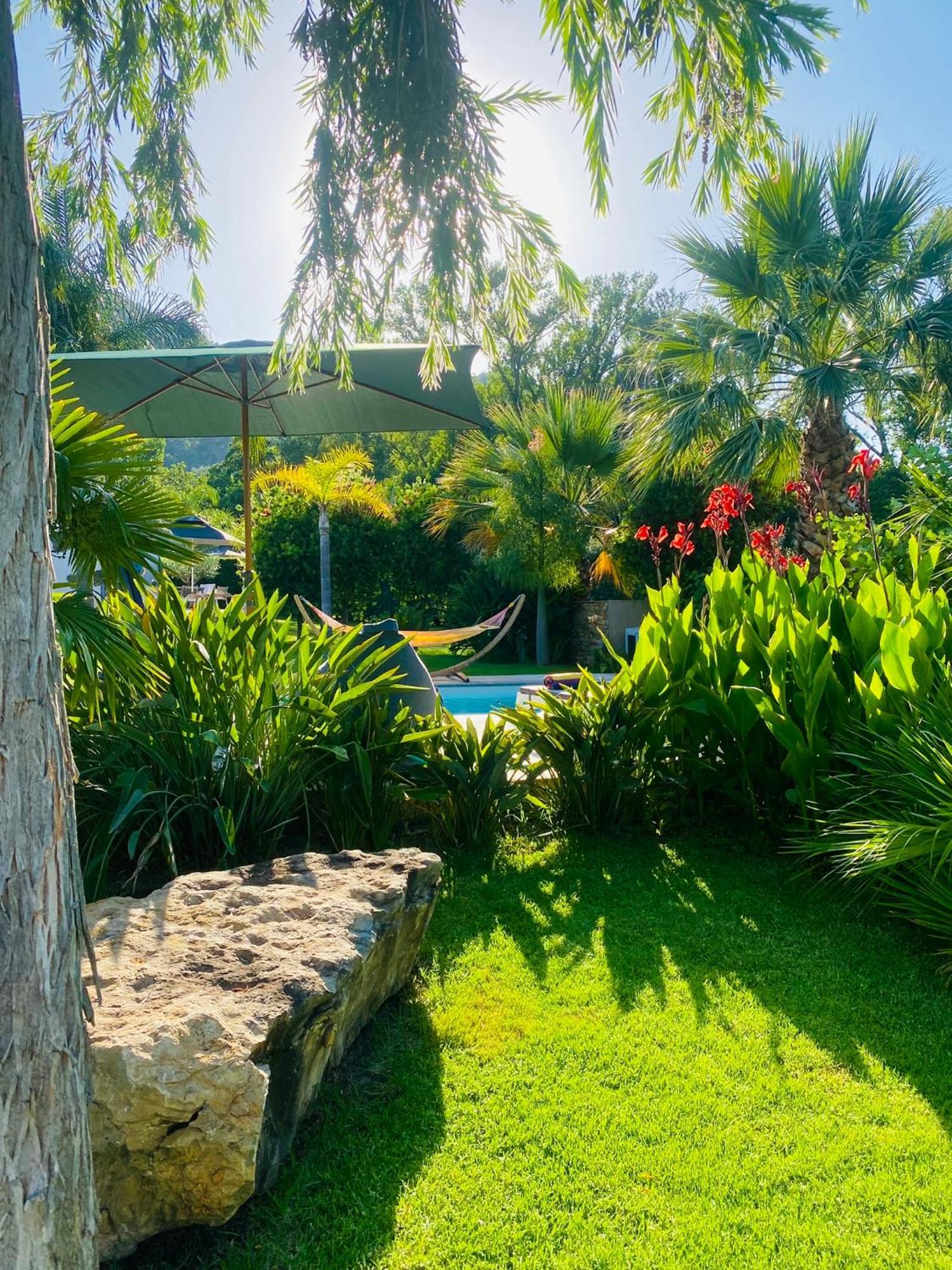 Le Cocoon Lodge Du Gapeau & Massage Solliès-Pont Εξωτερικό φωτογραφία